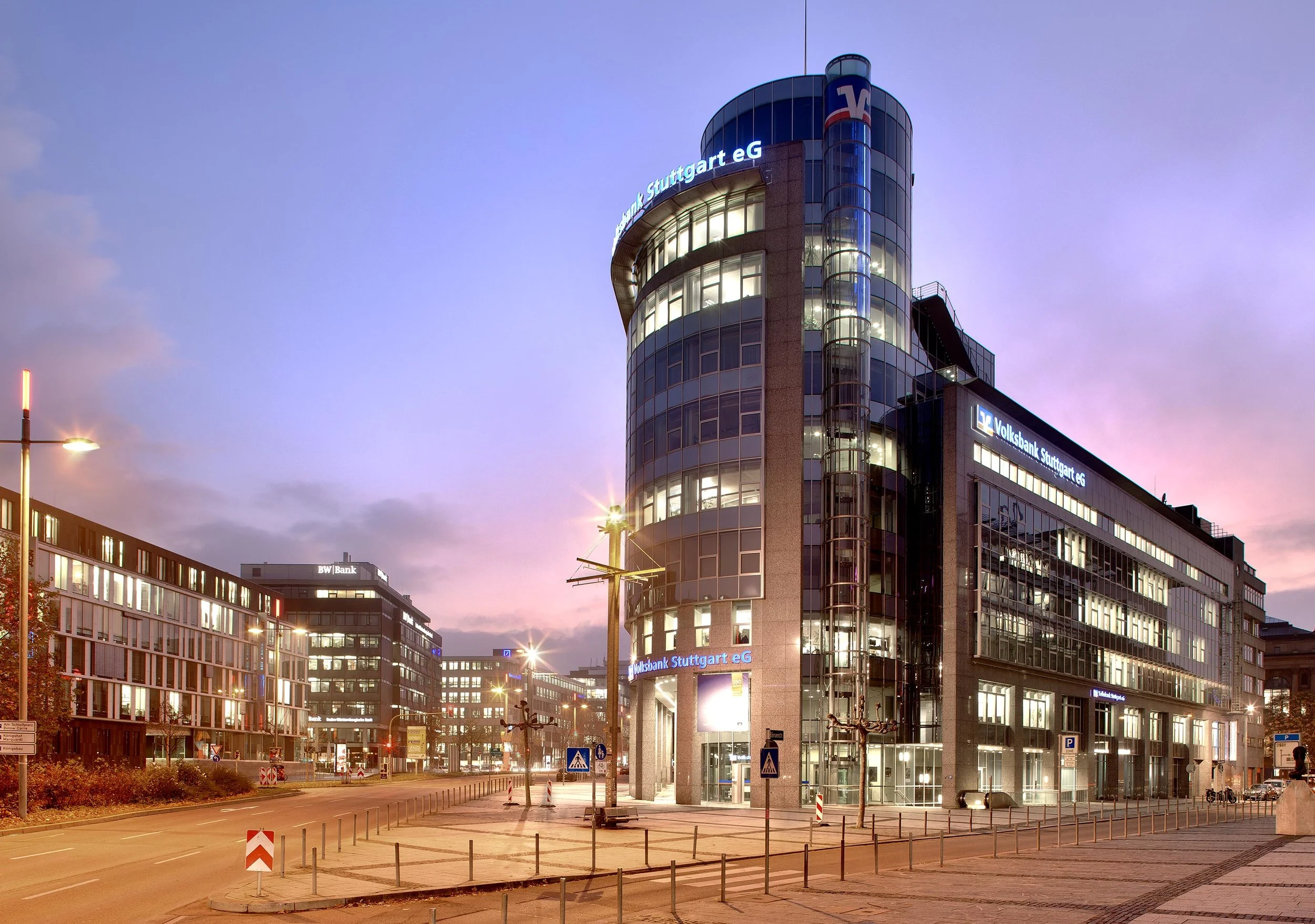 Stuttgart — Daniel Stauch — Daniel-Stauch-Volksbank_5610_101x71_hell-to-print.jpg