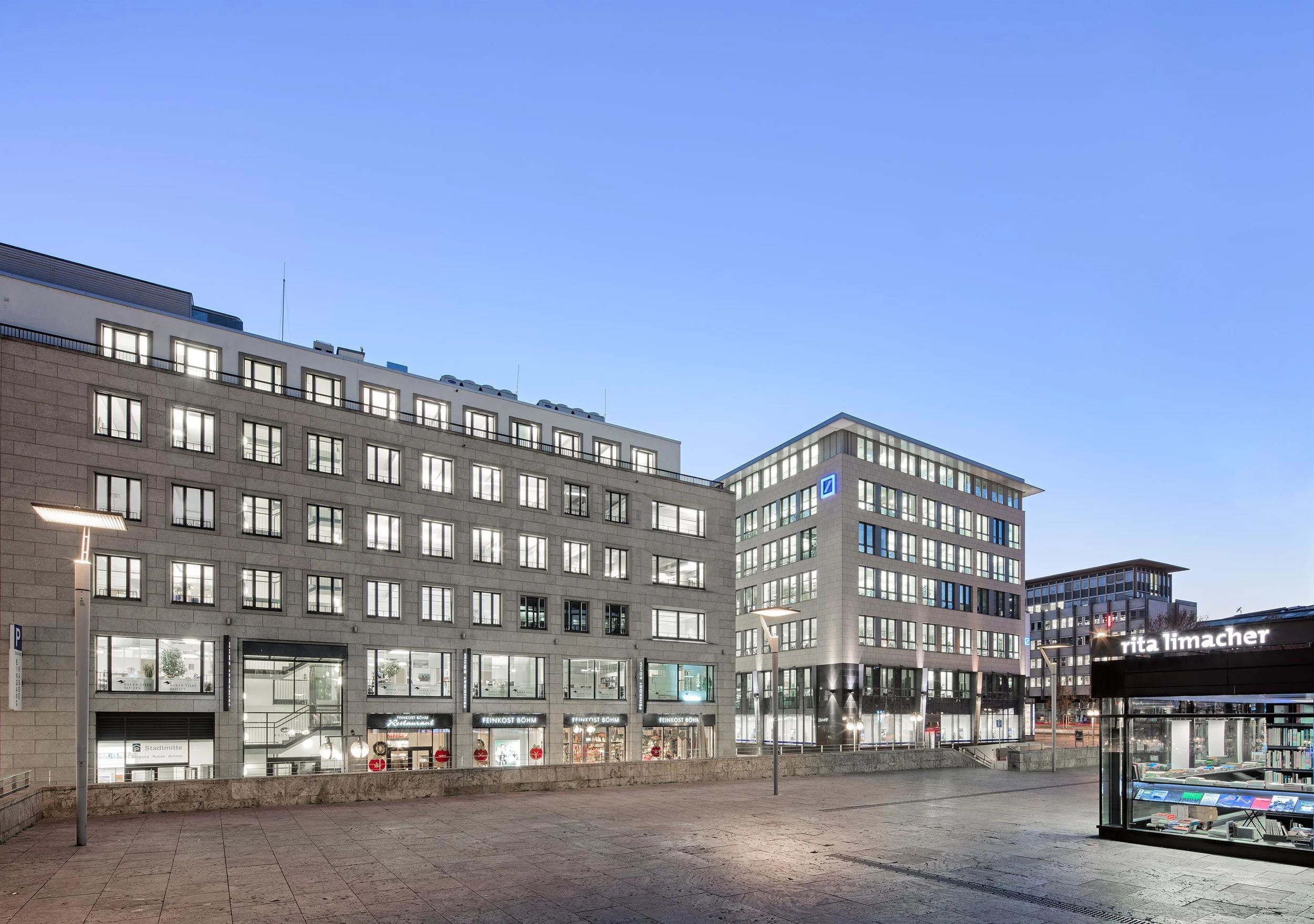 Stuttgart — Daniel Stauch — Daniel-Stauch-Waranga_Deutsche-Bank_57A1900-2.jpg
